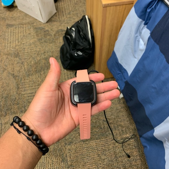 Fitbit Versa - Rose Gold - Picture 3 of 4
